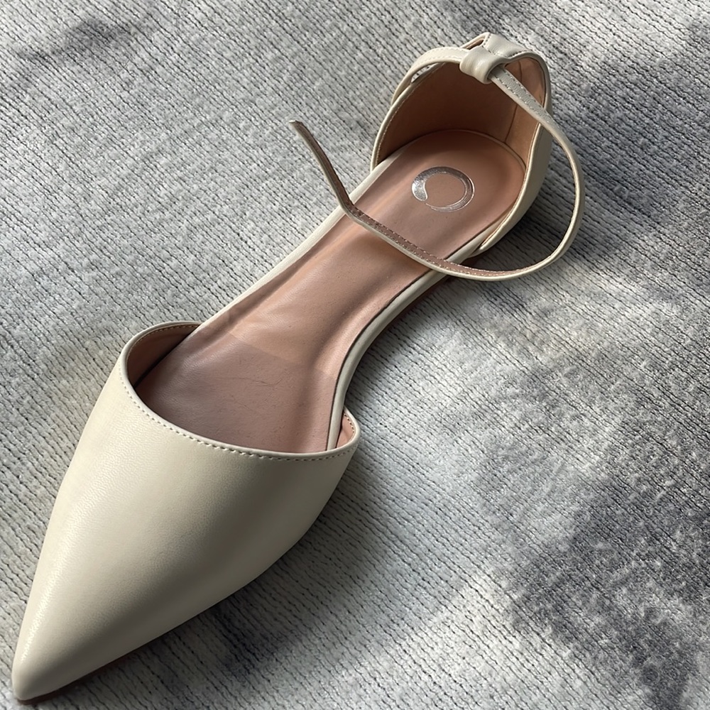 Journee Collection
Women's Reba Flat - Picture 3 of 5